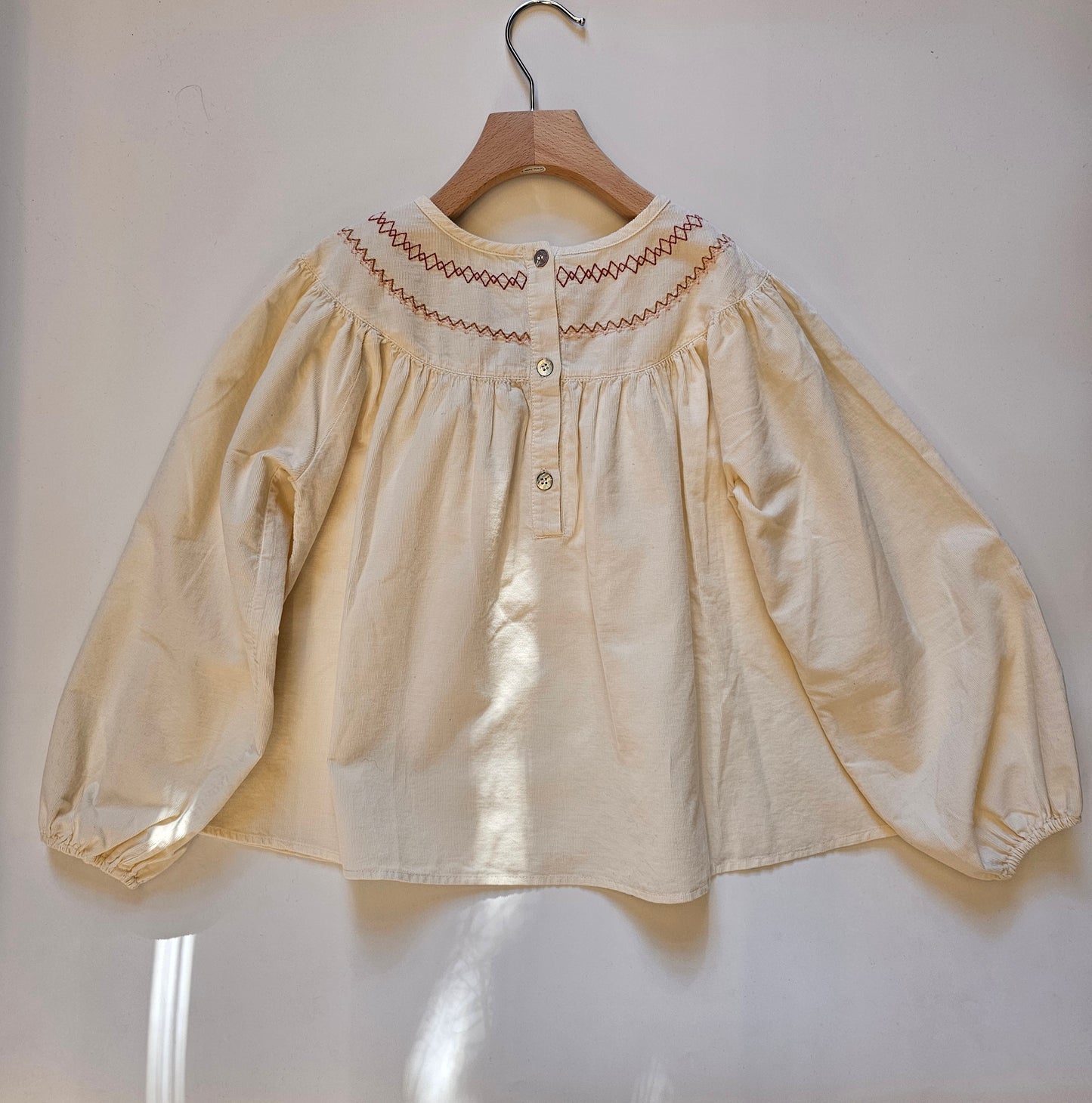Blusa elegante con ricami ZHOE & TOBIA