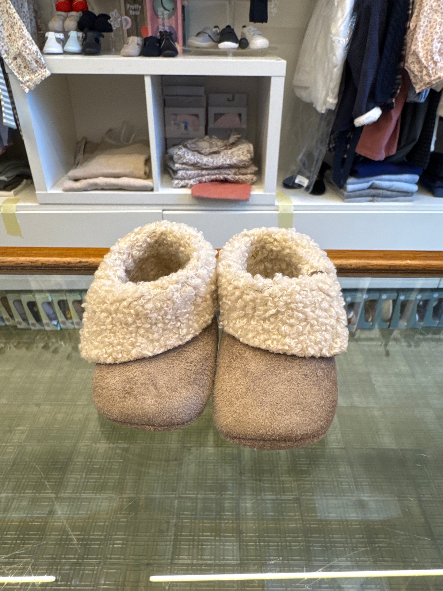 AW SHOES WITH FUR 151805