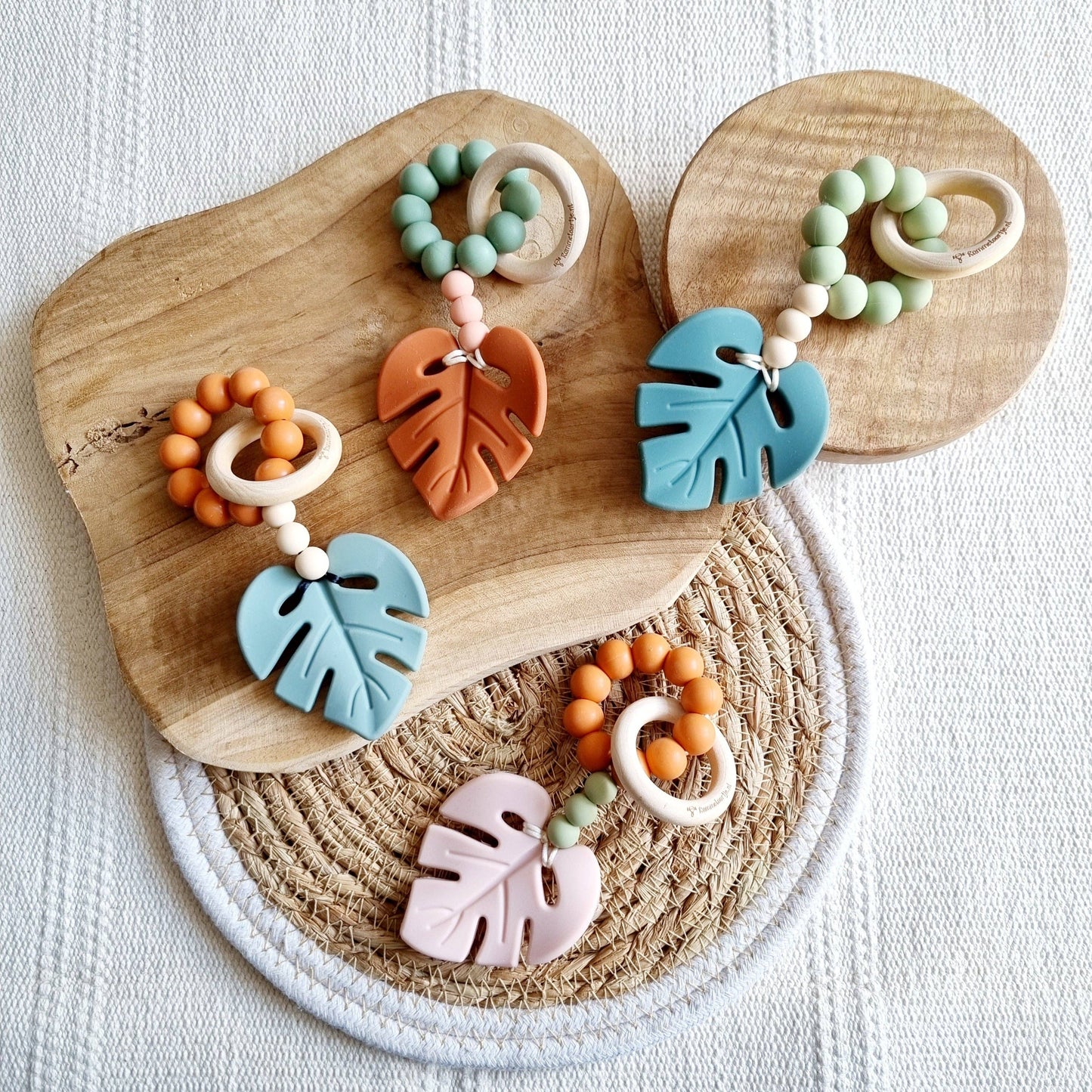 Leaf Teether - Salvia/Beige/Cognac