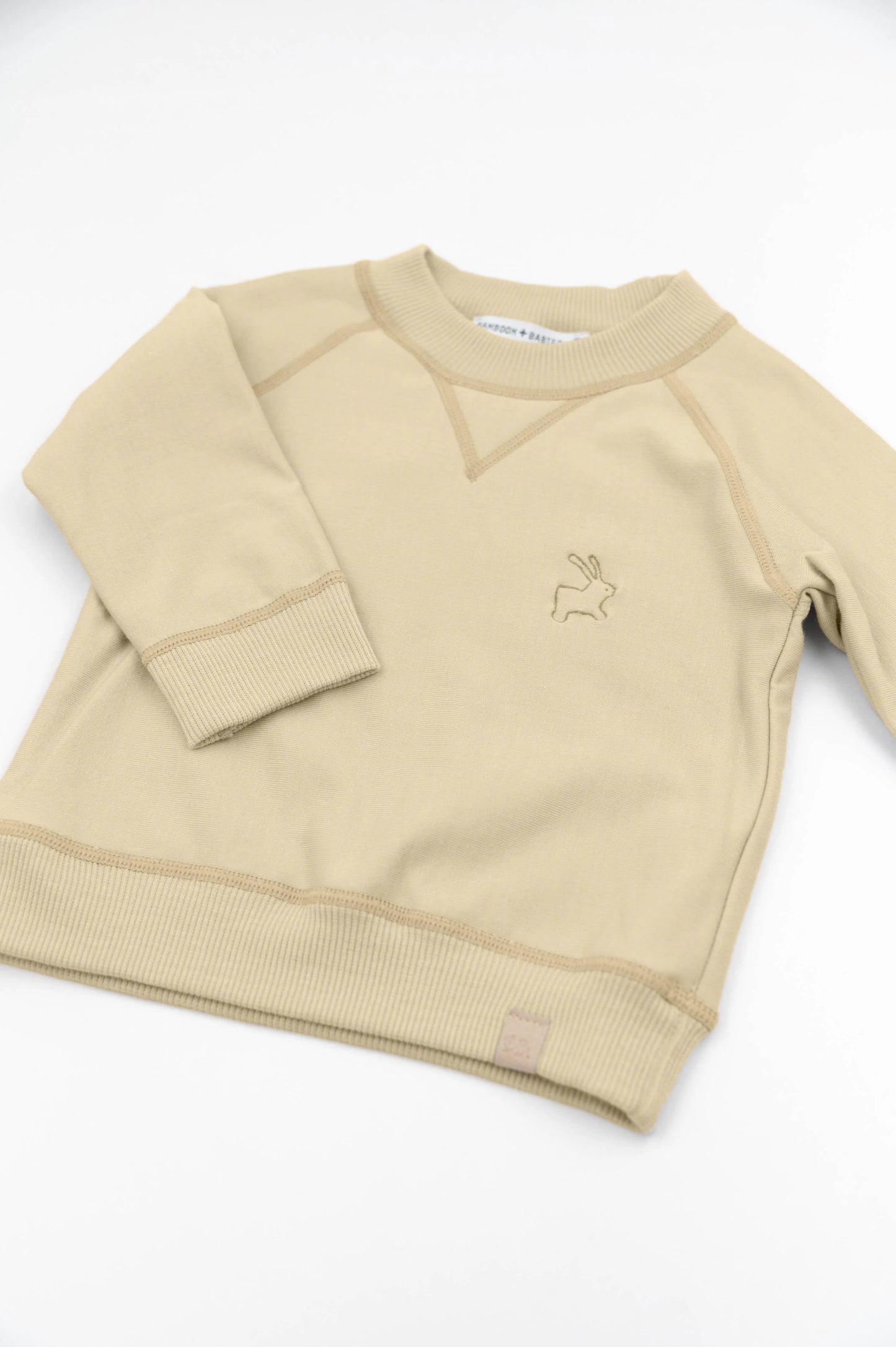 1053 Maglia con ricamo coniglio