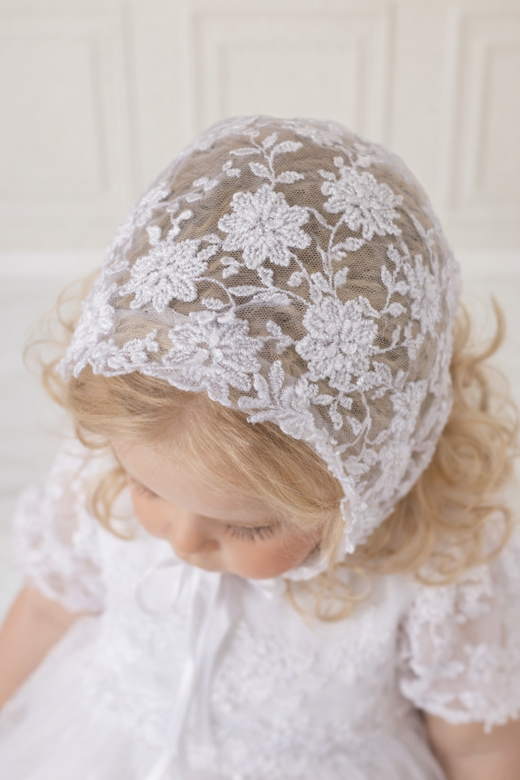 Cappellino in Pizzo per Battesimo, Copricapo Delicato per Bambino