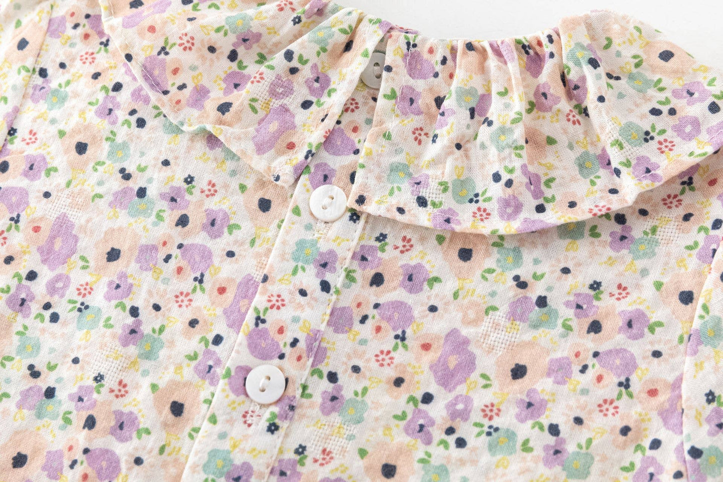 Blusa a maniche lunghe con colletto volant per neonata BGI95504