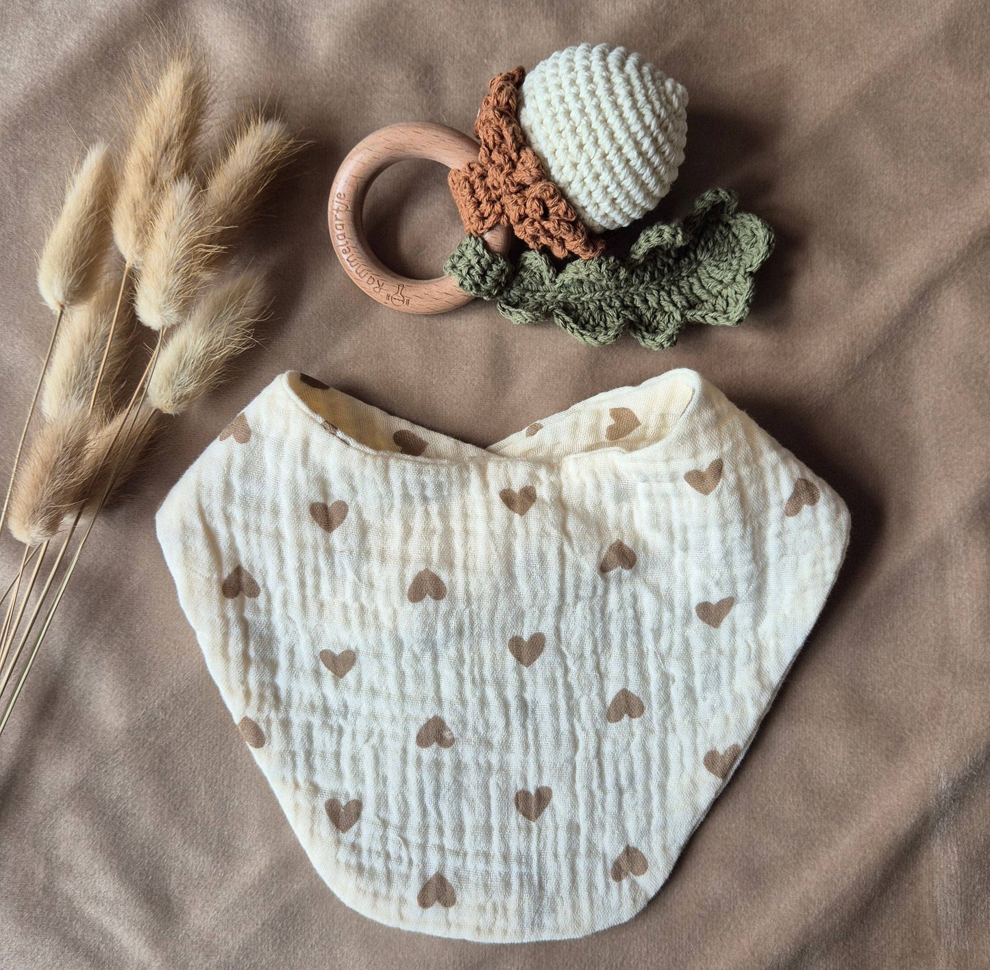 Bavaglino idrofilo con bottoni automatici con stampa a cuore