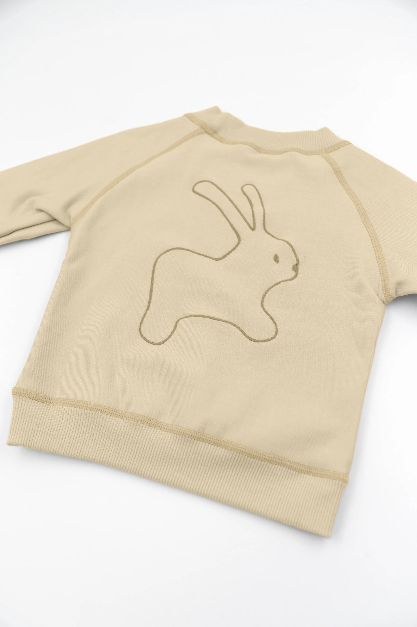 1053 Maglia con ricamo coniglio