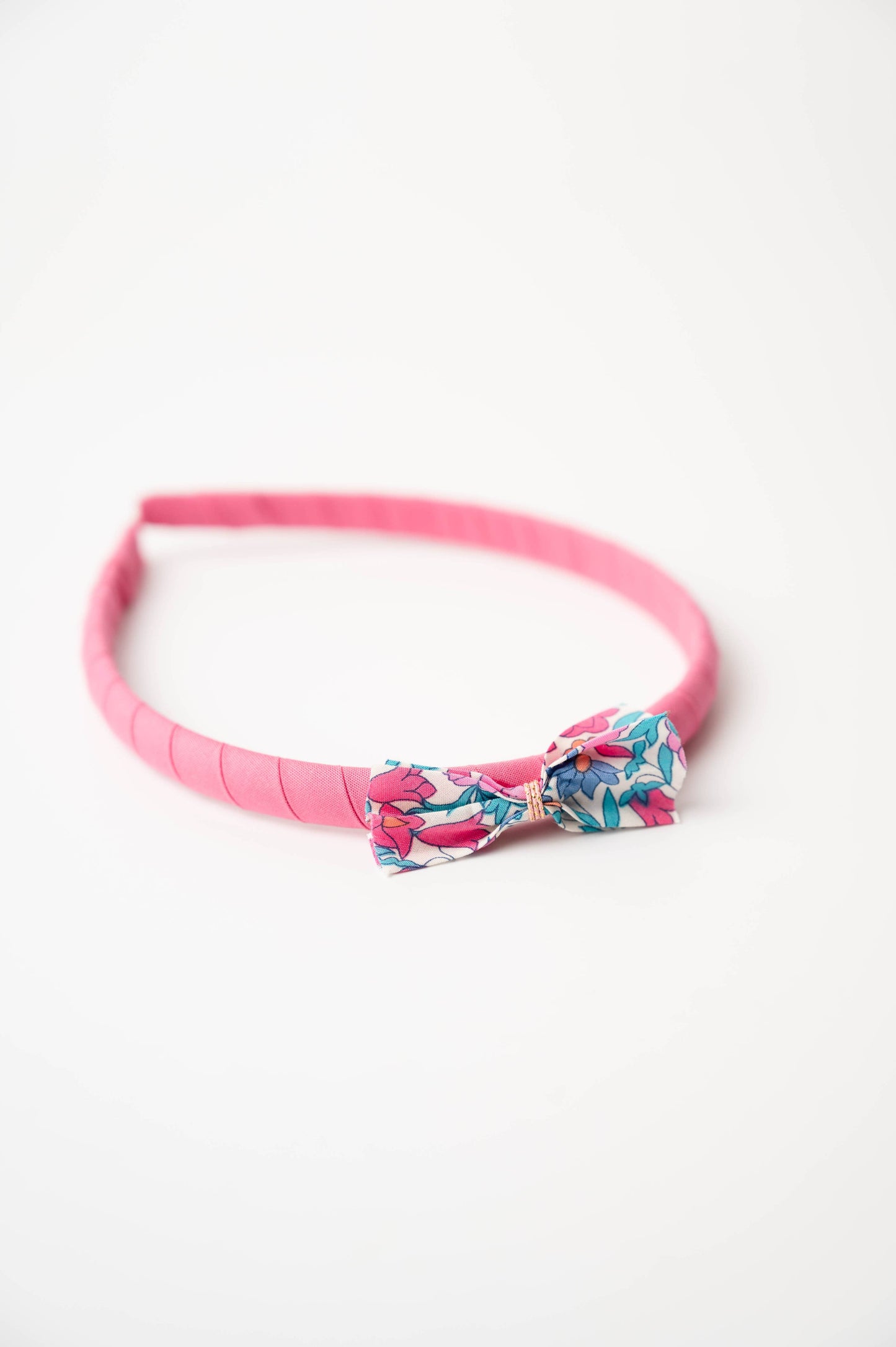 Cerchietto semplice lampone in cotone con fiocco Liberty