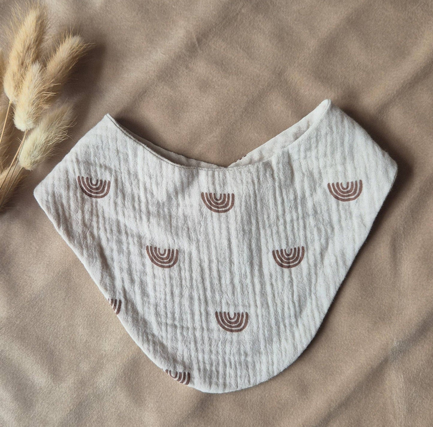 Bavaglino idrofilo con bottoni con stampa arcobaleno