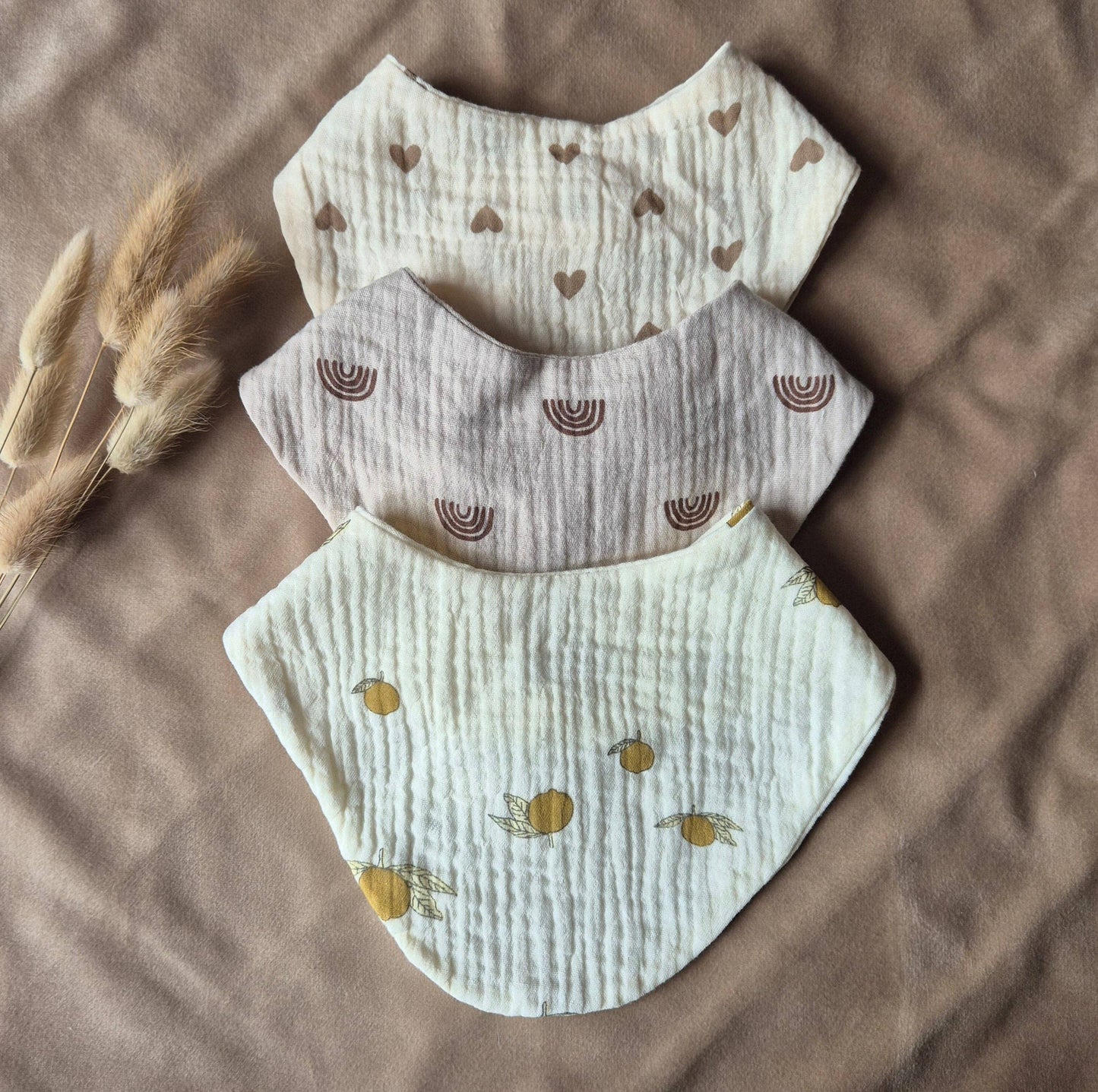 Bavaglino idrofilo con bottoni automatici con stampa a cuore