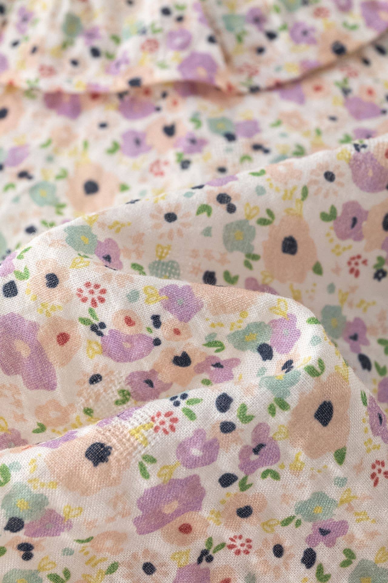 Blusa a maniche lunghe con colletto volant per neonata BGI95504