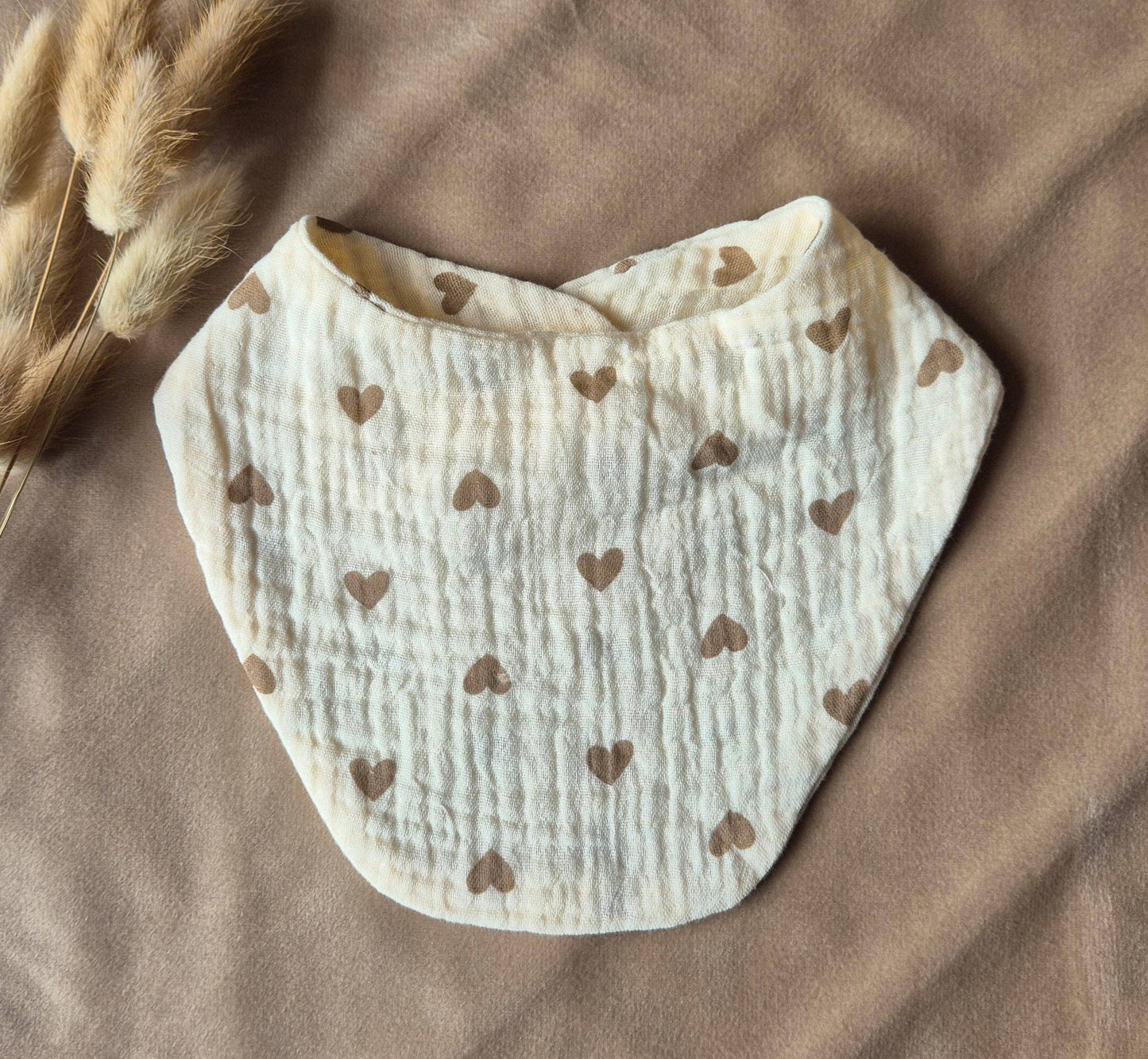 Bavaglino idrofilo con bottoni automatici con stampa a cuore