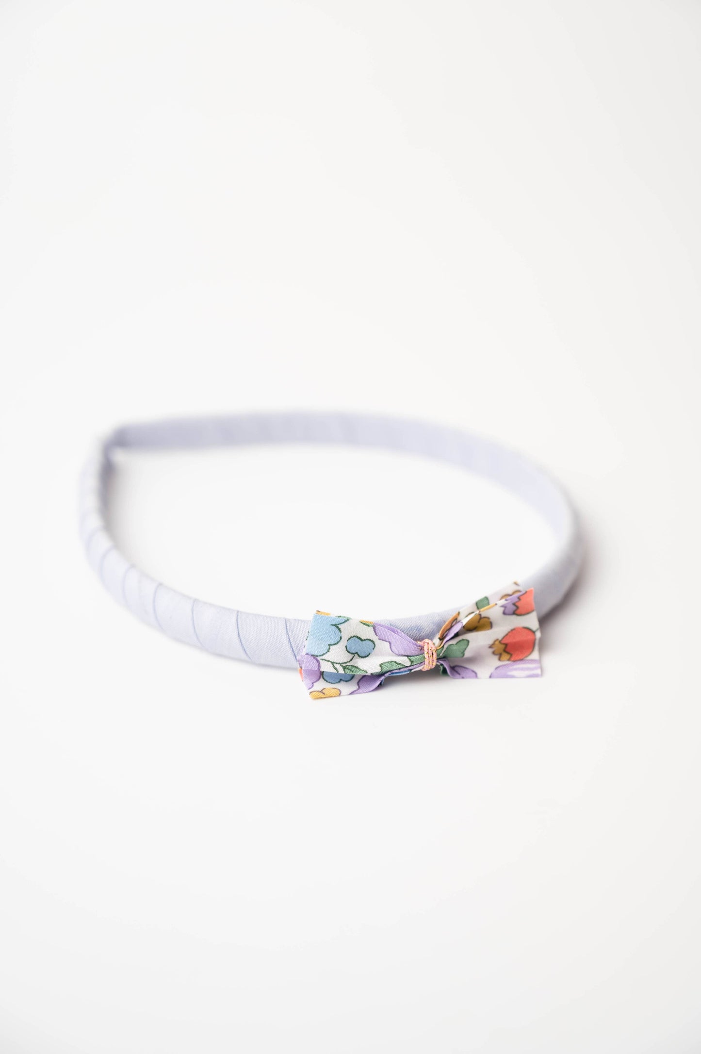 Cerchietto semplice azzurro in cotone con fiocco Liberty